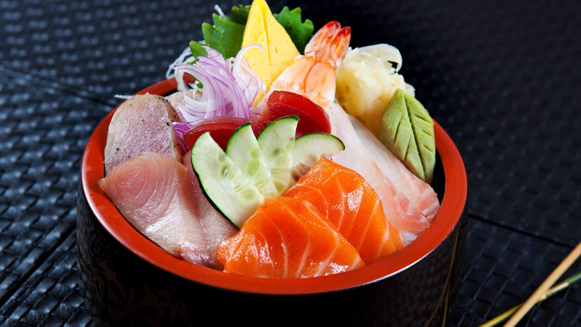 Create a Delectable Chirashi Bowl with Fresh Seafood